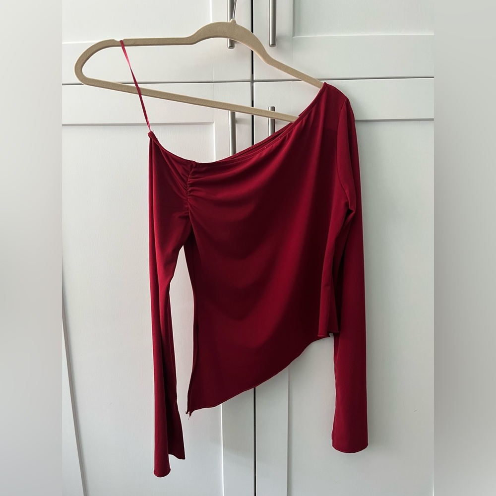 Garage asymmetrical off-shoulder long sleeve top